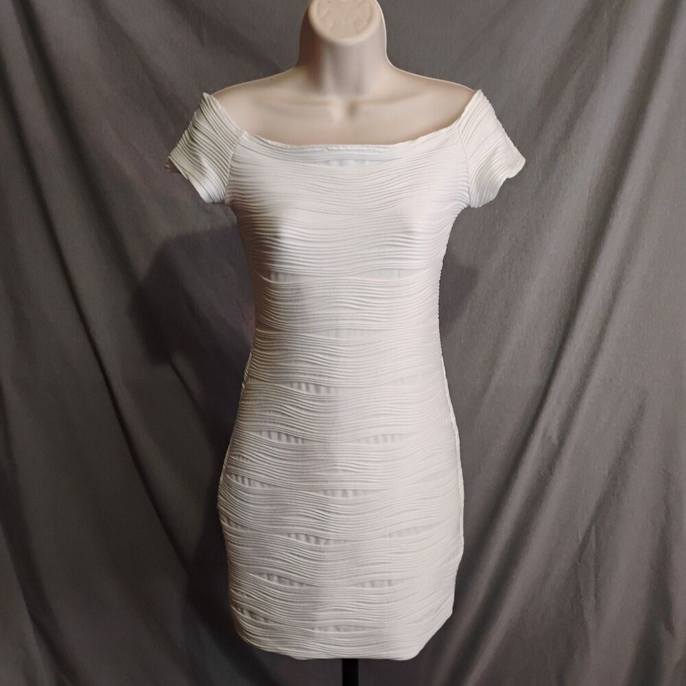 Wet Seal Bodycon Mini Dress Womens Medium White Off The Shoulder Textured Ripple